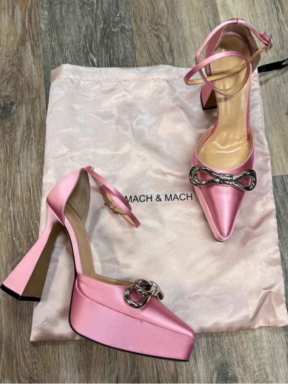 Mach & Mach Double Bow Pink Satin
Platform Pumps size 38 1/2 Retail $1120